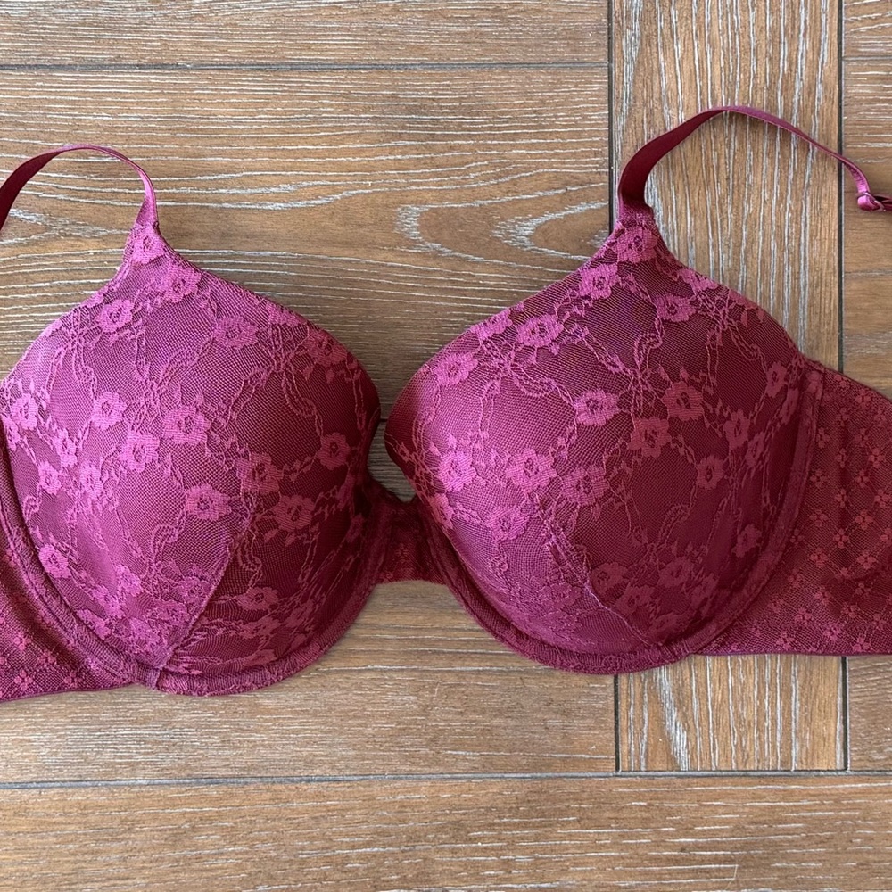 Like new Victoria's Secret Lace Bra in Deep purple